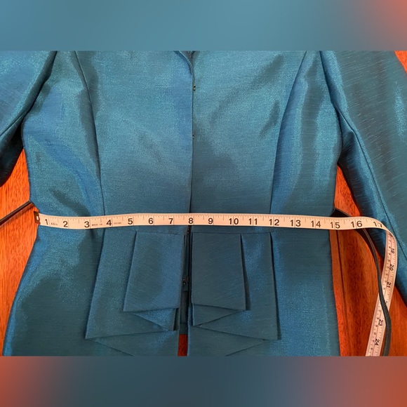 Tahari Skirt Suit - US 2 - Fitted w Pleats & belt for fitted silhouette - Picture 11 of 14